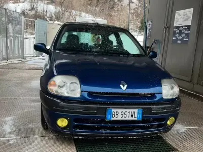 Usata Renault Clio II 107 CV (78 kW) 1999 Blu Berlina