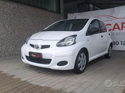 Usata Toyota Aygo Connect Style 68 CV (50 kW) 2012 Bianco Utilitaria