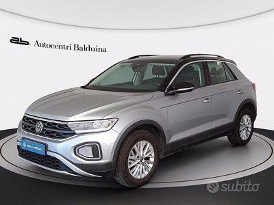 Usata VW T-Roc Life 110 CV (80 kW) 2022 Pyrit silver met/tetto nero me SUV