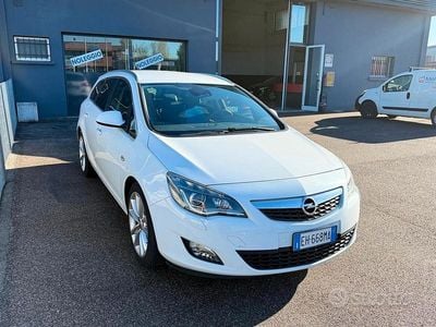 Usata Opel Astra Cosmo 110 CV (80 kW) 2011 Bianco Berlina