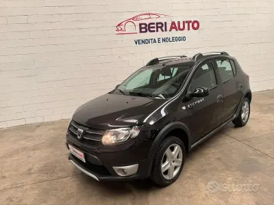 Usata Dacia Sandero Stepway 90 CV (66 kW) 2014 Nero Berlina