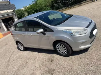Usata Ford B-MAX 75 CV (55 kW) 2015 Grigio Monovolume