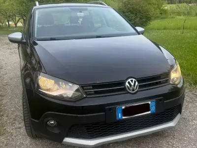 Käytetty VW Polo Cross 90 HP (66 kW) 2011 Musta Viistoperä