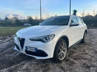Second-hand Alfa Romeo Stelvio Executive 280 CP (205 kW) 2018 Alb SUV