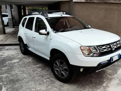 Usata Dacia Duster Lauréate 105 CV (77 kW) 2014 Bianco SUV