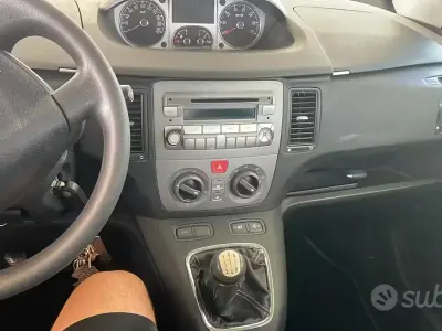 Usata Lancia Musa 95 CV (69 kW) 2011 Grigio Monovolume