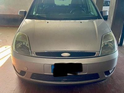 Usata Ford Fiesta 68 CV (50 kW) 2005 Grigio Utilitaria