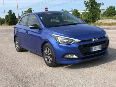 Begagnad Hyundai i20 Classic 75 HK (55 kW) 2018 Blå SUV