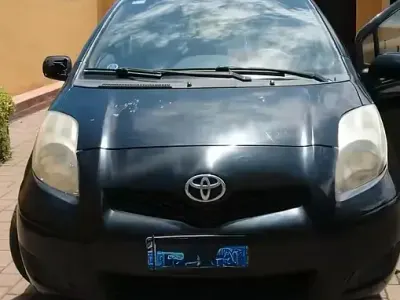 Usata Toyota Yaris 90 CV (66 kW) 2009 Nero Utilitaria