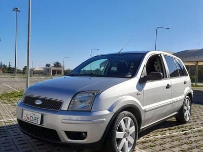 Usata Ford Fusion 68 CV (50 kW) 2005 Grigio Berlina