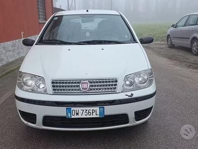 Usata Fiat Punto Active 59 CV (43 kW) 2009 Bianco Utilitaria