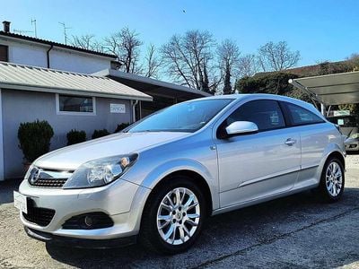 Usata Opel Astra GTC 116 CV (85 kW) 2009 Argento Coupé