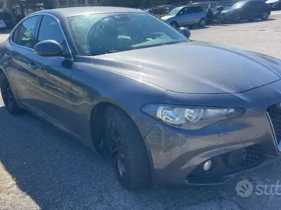 Usata Alfa Romeo Giulia Super 150 CV (110 kW) 2016 Grigio Berlina
