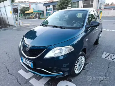 Usata Lancia Ypsilon Platinum 80 CV (58 kW) 2016 Bluazzurro Utilitaria
