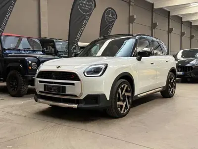 Usata Mini Countryman Favoured 203 CV (149 kW) 2024 Bianco SUV