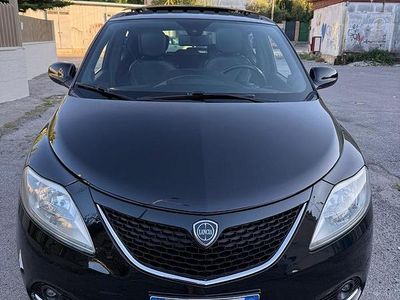 Usata Lancia Ypsilon 85 CV (62 kW) 2015 Nero Utilitaria