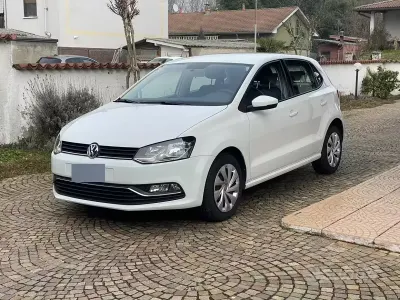 Käytetty VW Polo 75 HP (55 kW) 2015 Valkoinen Sedan