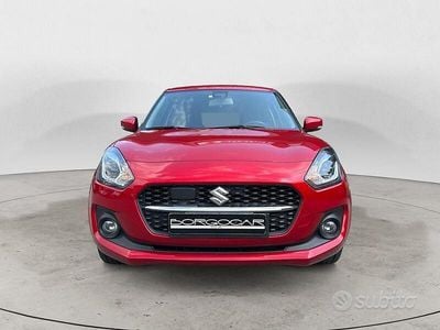 Begagnad Suzuki Swift 83 HK (61 kW) 2023 Röd Halvkombi
