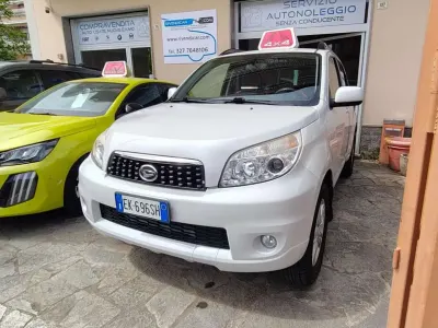 Usata Daihatsu Terios 102 CV (75 kW) 2011 Bianco perla SUV