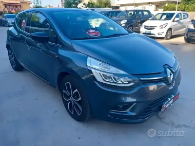 Begagnad Renault Clio IV Intens 75 HK (55 kW) 2019 Grå Sedan