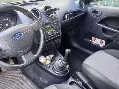 Usata Ford Fiesta Ghia 68 CV (50 kW) 2006 Utilitaria