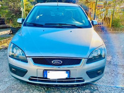 Usata Ford Focus Zetec 115 CV (84 kW) 2004 Grigio Berlina