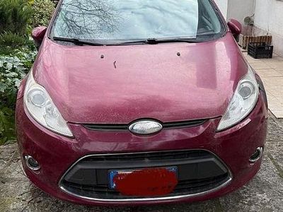 Usado Ford Fiesta 96 HP (70 kW) 2010 Vermelho Sedan
