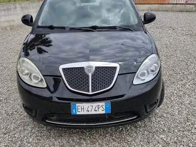 Usata Lancia Ypsilon 75 CV (55 kW) 2011 Nero Utilitaria