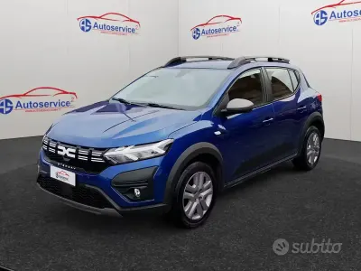 Usado Dacia Sandero Comfort 101 CV (74 kW) 2023 Azul Berlina