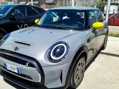 Usata Mini Cooper SE Essential 75 kW (102 CV) 2022 Grigio Utilitaria
