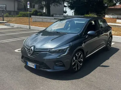 Usata Renault Clio V Intens 101 CV (74 kW) 2021 Argento Berlina