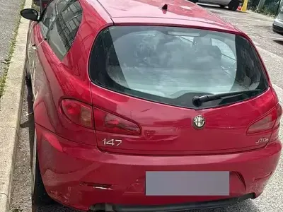 Usata Alfa Romeo 147 120 CV (88 kW) 2007 Rosso Utilitaria
