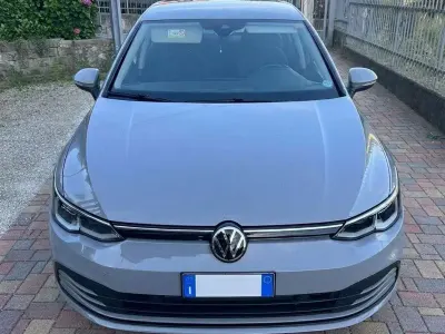 Usata VW Golf VIII Life 131 CV (96 kW) 2021 Berlina