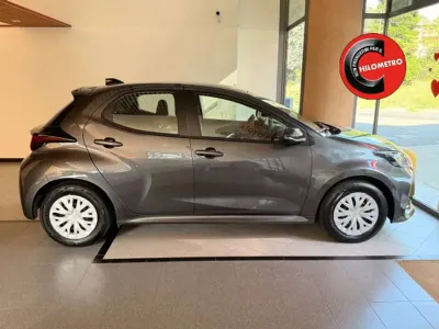 Usata Toyota Yaris Hybrid Active 92 CV (67 kW) 2025 Grigio Berlina