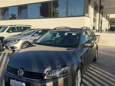 Usata VW Passat 105 CV (77 kW) 2012 Grigio Station wagon