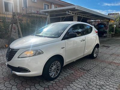 Usata Lancia Ypsilon 80 CV (58 kW) 2015 Bianco Utilitaria