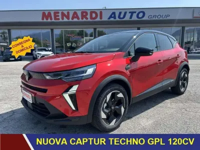 Nuova Renault Captur Techno 122 CV (89 kW) 2026 Rosso SUV
