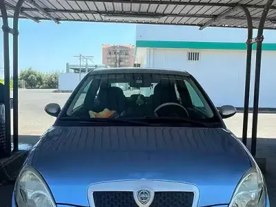 Usata Lancia Ypsilon 69 CV (50 kW) 2009 Blu Utilitaria