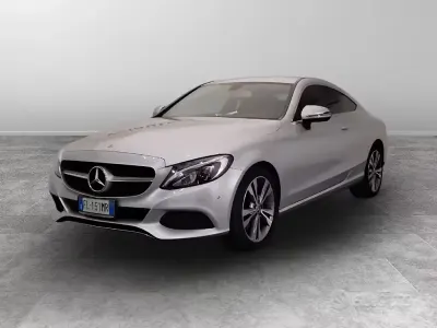 Usado Mercedes 220 Premium 170 CV (125 kW) 2017 Plateado Coupe