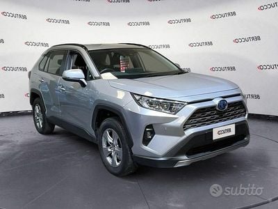 Usata Toyota RAV4 Hybrid Active 218 CV (160 kW) 2024 Argento SUV