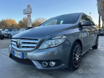 Usata Mercedes B180 Executive 109 CV (80 kW) 2012 Grigio Monovolume