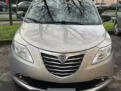 Usata Lancia Ypsilon 69 CV (50 kW) 2011 Giallo Utilitaria