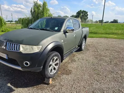 Usata Mitsubishi L200 178 CV (130 kW) 2010 Verde Pick-up