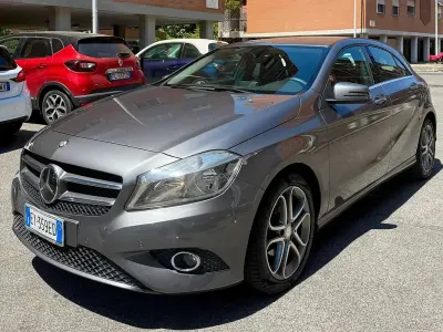 Usata Mercedes A180 109 CV (80 kW) 2015 Grigio Utilitaria
