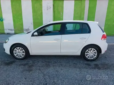 Usata VW Golf VI Comfortline 105 CV (77 kW) 2010 Bianco Utilitaria