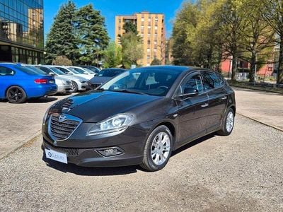 Usado Lancia Delta Silver 120 CV (88 kW) 2013 Gris Utilitario
