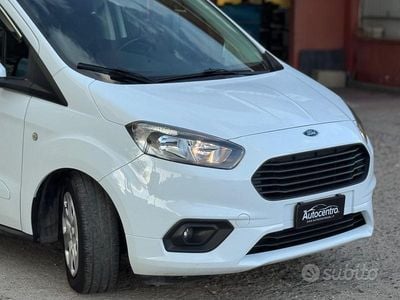 Begagnad Ford Tourneo Courier 75 HK (55 kW) 2020 Vit Minibuss