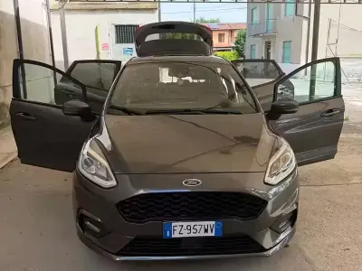Begagnad Ford Fiesta ST-Line 86 HK (63 kW) 2020 Grå Halvkombi