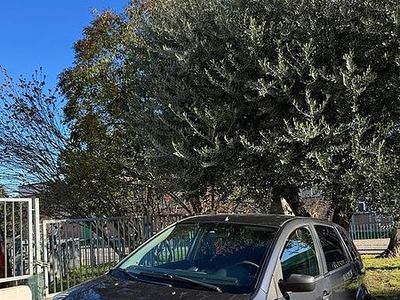 Grigio Usata 2006 Ford Fiesta Berlina | 2100 € (Buon prezzo)