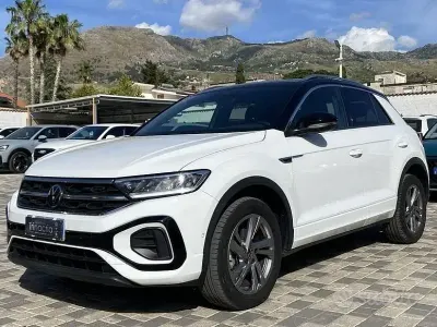 Usata VW T-Roc R-line 110 CV (80 kW) 2023 Nero SUV